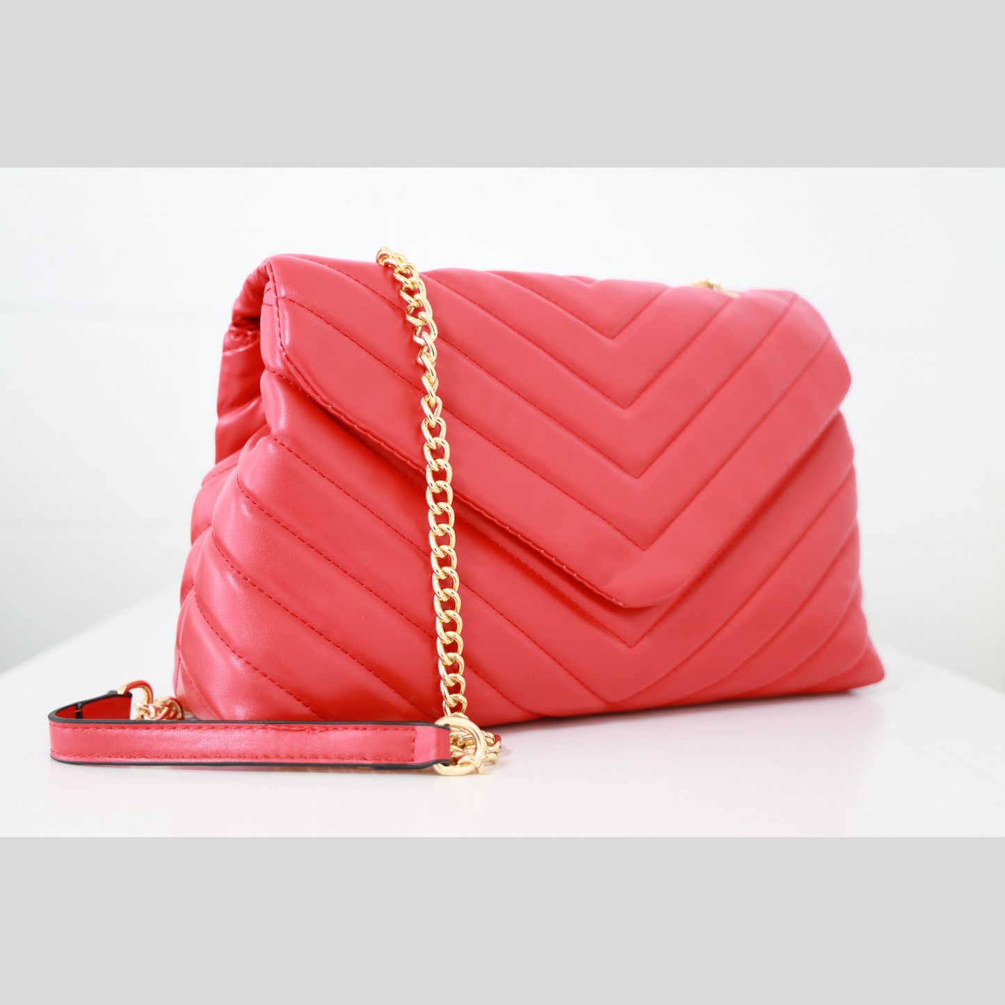 smooth v stitch shoulder bag